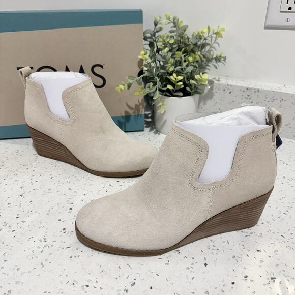 Toms Kallie Sahara Suede Ivory Wedge Booties Size 8.5 CV - Picture 2 of 5